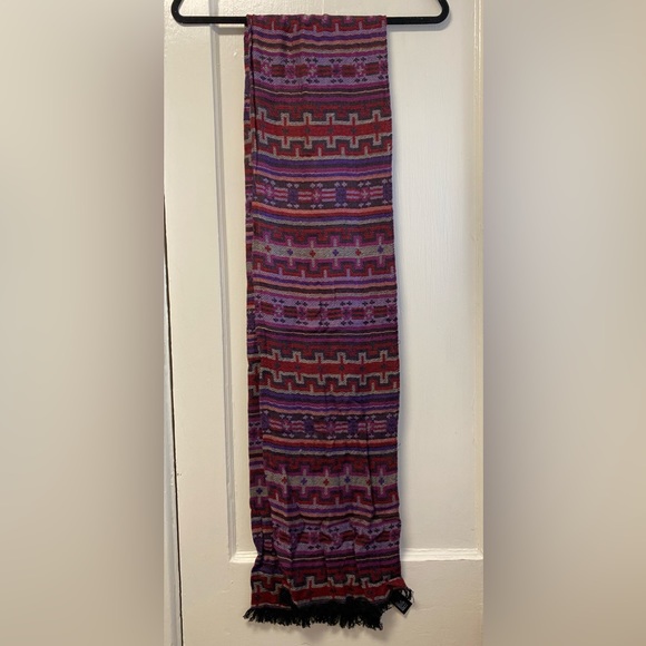 Stylish Scarf - Picture 1 of 3